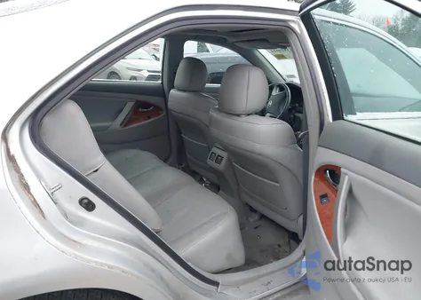 2010 Toyota Camry Xle z USA, uszkodzony, nr VIN 4T4BF3EK3AR058960